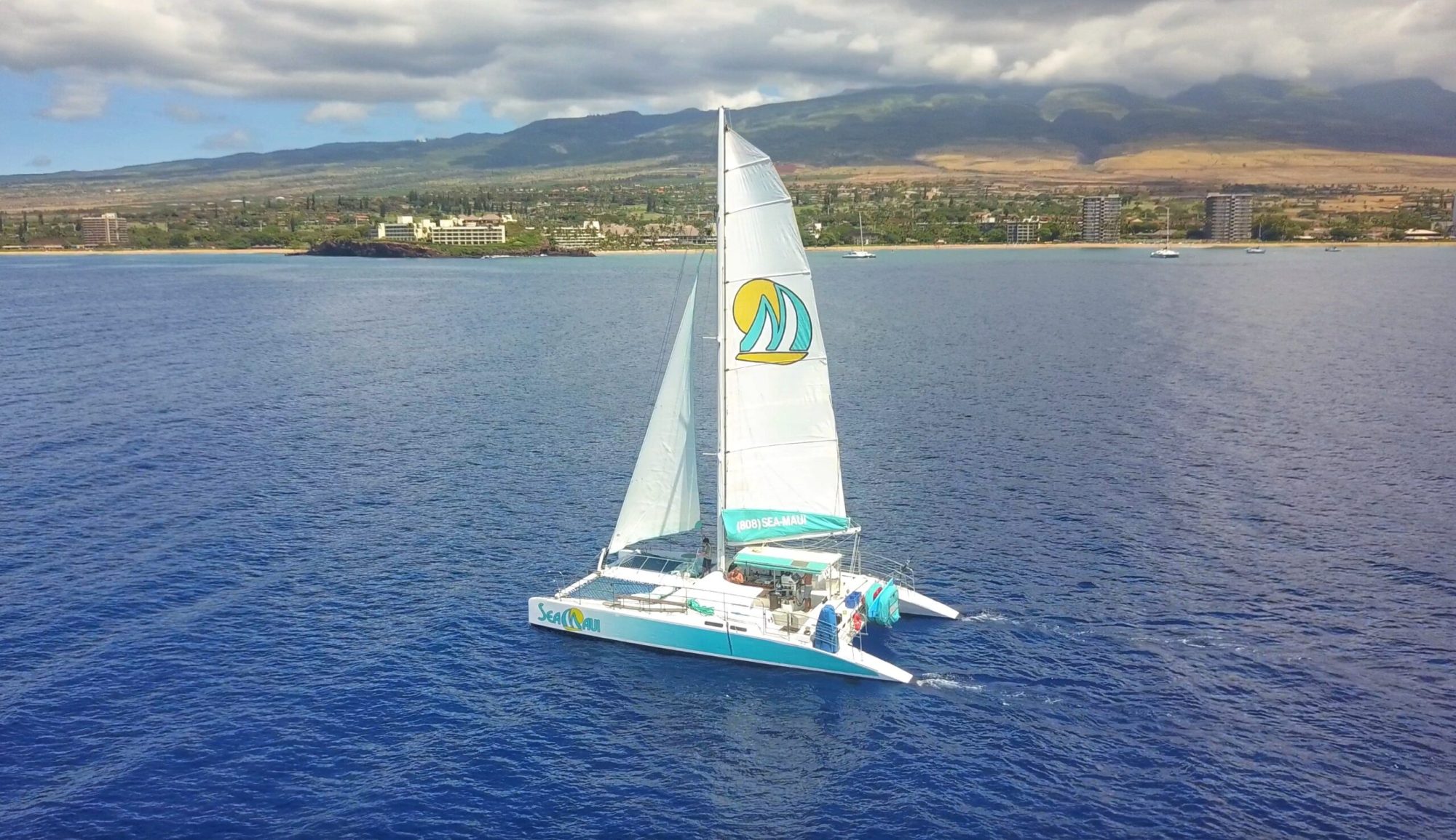 snorkel cruises Maui a small boat in a large body of water